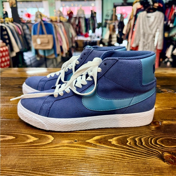 Nike Navy and Teal High-Tops - Picture 3 of 5